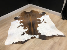 Load image into Gallery viewer, L Longhorn Cowhide Rug (short haired)
