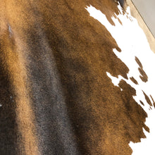 Load image into Gallery viewer, L Longhorn Cowhide Rug (short haired)
