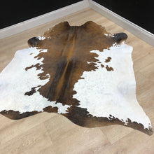 Load image into Gallery viewer, L Longhorn Cowhide Rug (short haired)
