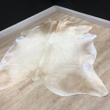 Load image into Gallery viewer, XL Charolais Cowhide Rug (blonde / champagne/ cream)
