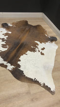 Load and play video in Gallery viewer, L Longhorn Cowhide Rug (short haired)
